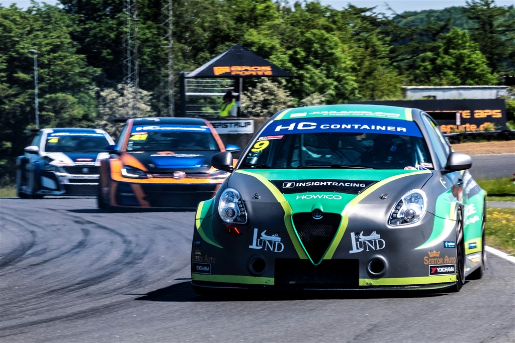 Jacob Mathiassen og Alfa Romeo døjede søndagen igennem med bremseproblemer, men tog en fjerdeplads med sig videre fra Djursland.
(Foto: TCR Denmark/Niklas Majgaard)